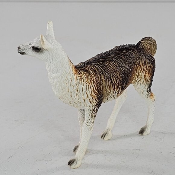 Breyer Stablemates Llama Figurine Realistic Collectible Plastic Animal #5410 - Picture 4 of 7